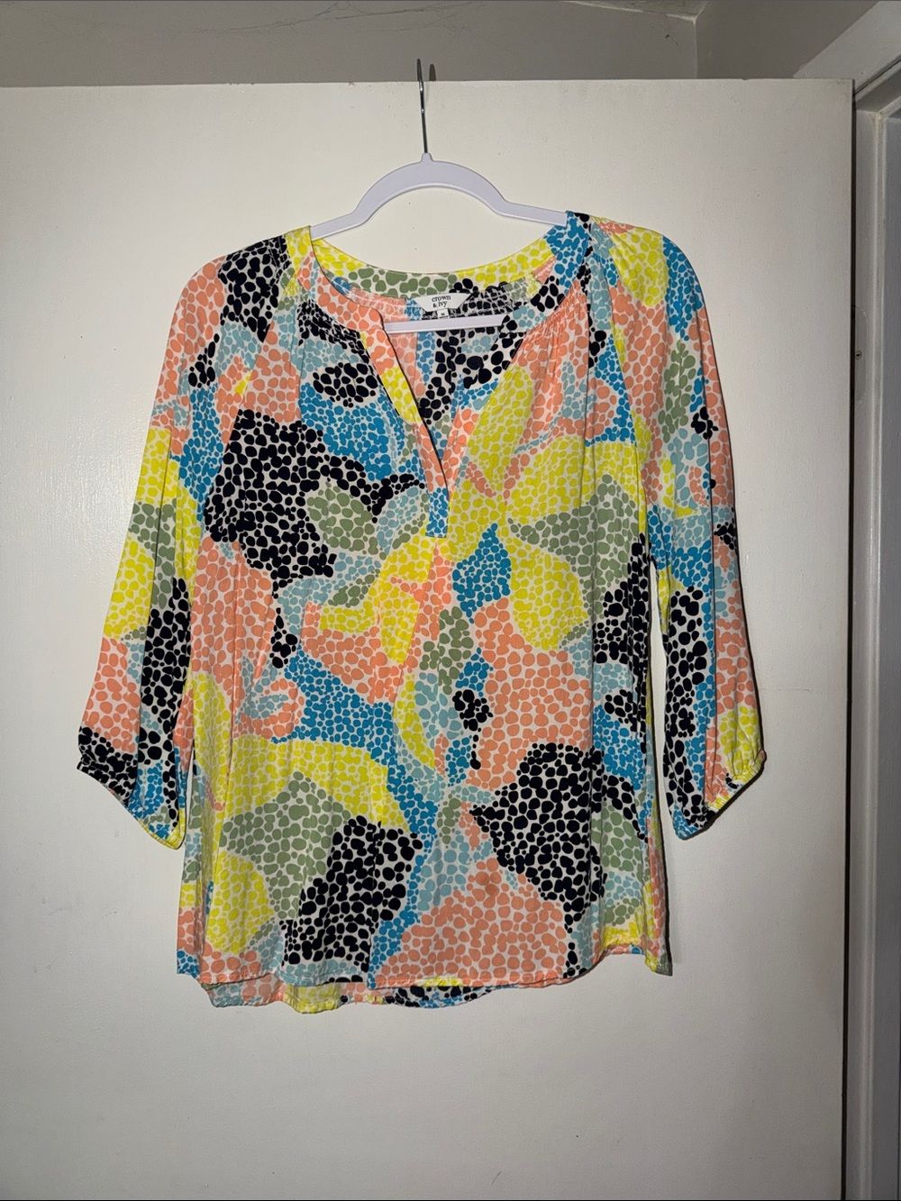 Crown & Ivy Multicolor Abstract Print V-Neck Blouse - Lightweight Women's Top